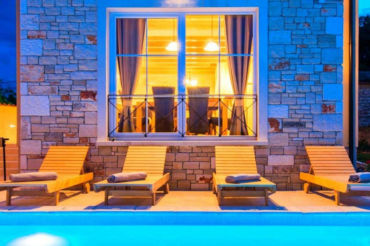 Moderne Istrische Steinvilla - 4 Sterne Mit Privatem, Beheizbaren Pool & Meerblick Kavran Eksteriør bilde