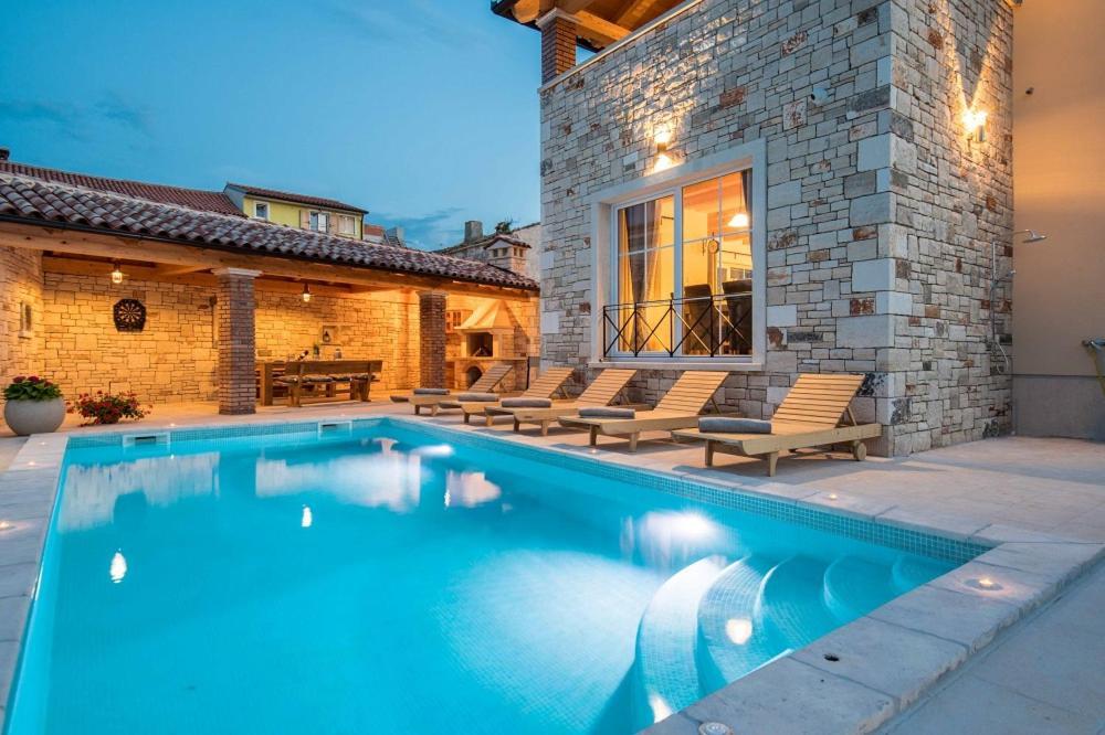 Moderne Istrische Steinvilla - 4 Sterne Mit Privatem, Beheizbaren Pool & Meerblick Kavran Eksteriør bilde
