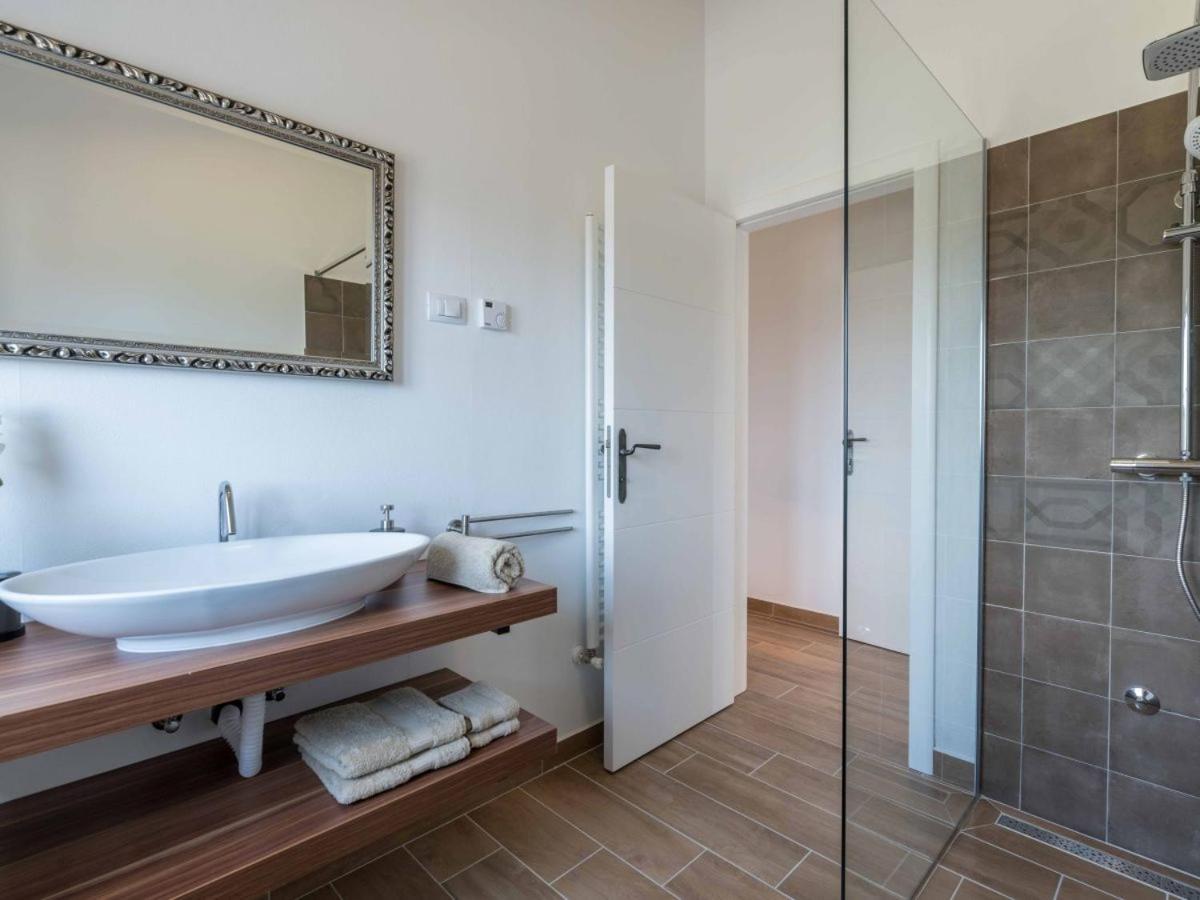 Moderne Istrische Steinvilla - 4 Sterne Mit Privatem, Beheizbaren Pool & Meerblick Kavran Eksteriør bilde