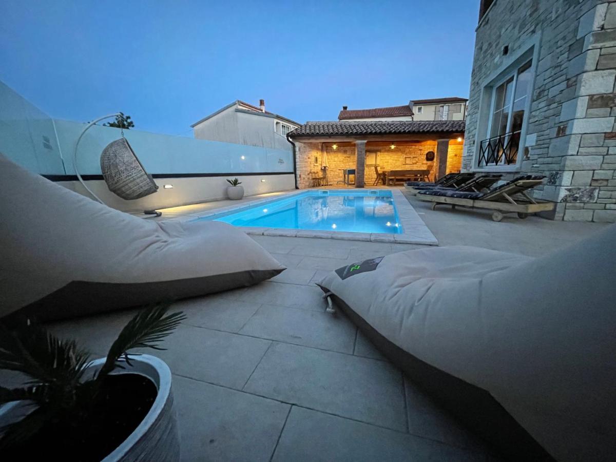Moderne Istrische Steinvilla - 4 Sterne Mit Privatem, Beheizbaren Pool & Meerblick Kavran Eksteriør bilde