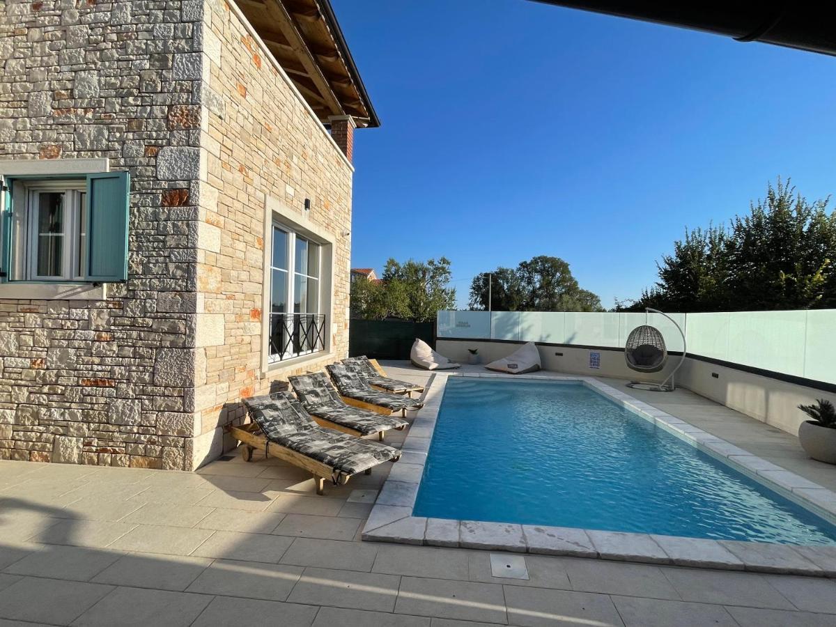 Moderne Istrische Steinvilla - 4 Sterne Mit Privatem, Beheizbaren Pool & Meerblick Kavran Eksteriør bilde